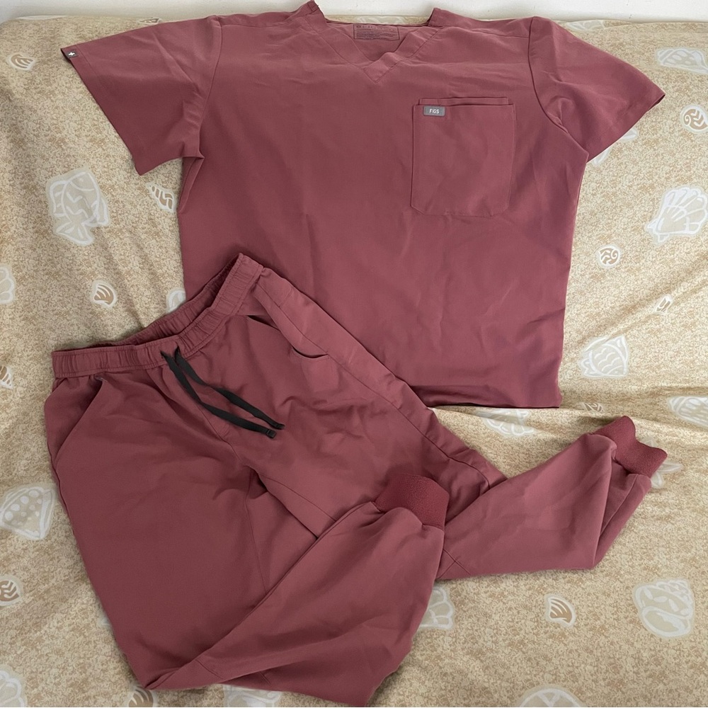 Men’s FIGS Scrub Top (L) & Pants (M/S) Set Mauve